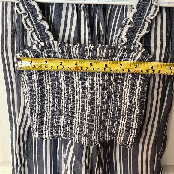 Hollister 2 Piece Set - Picture 5 of 7